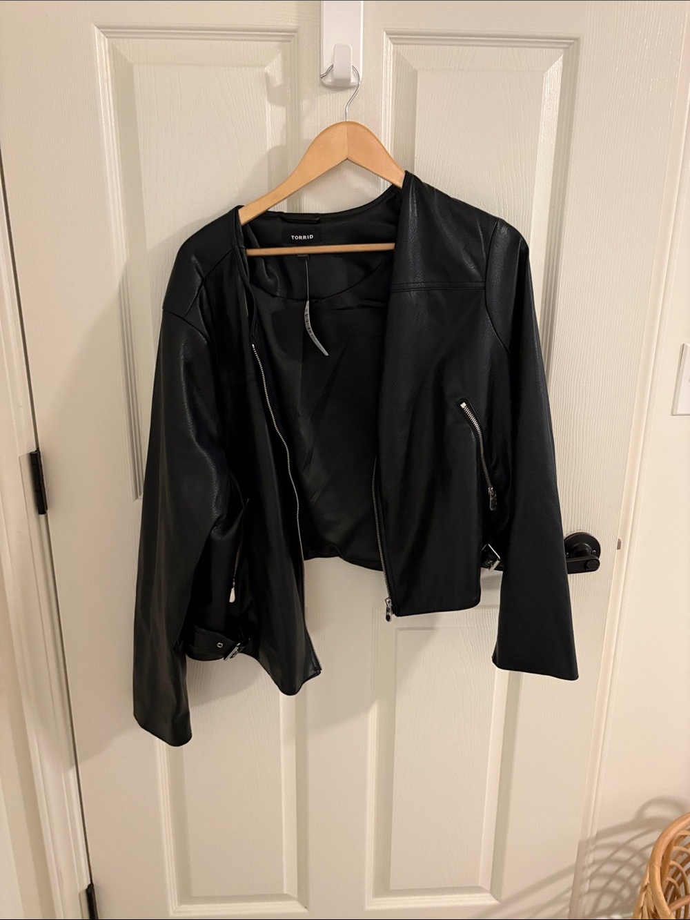 Cropped faux leather jacket